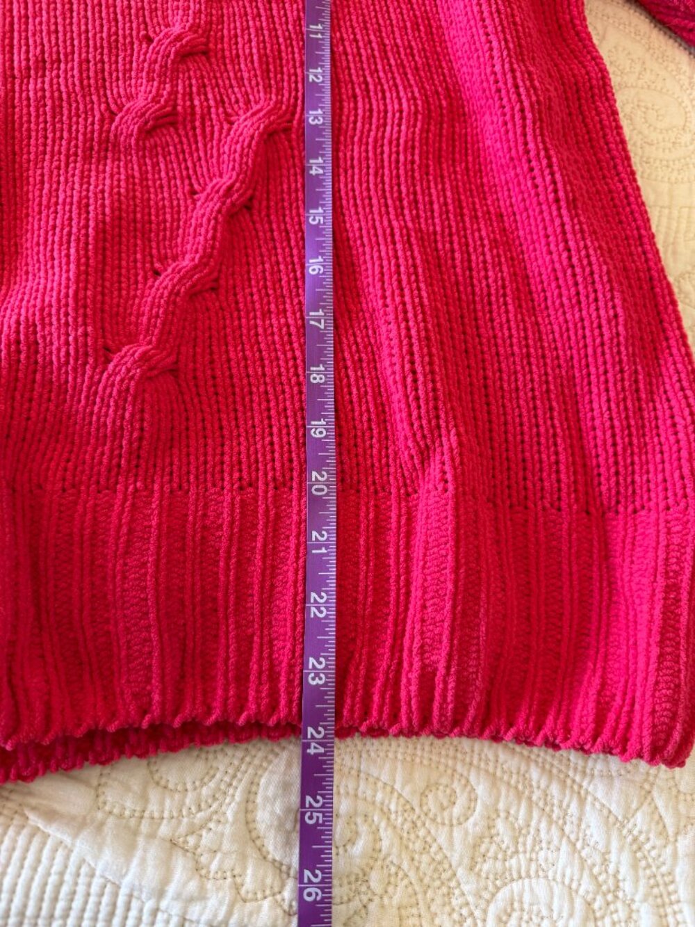 Cozy oversized hot pink sweater with a classic crew neck and braided pattern - Picture 5 of 5